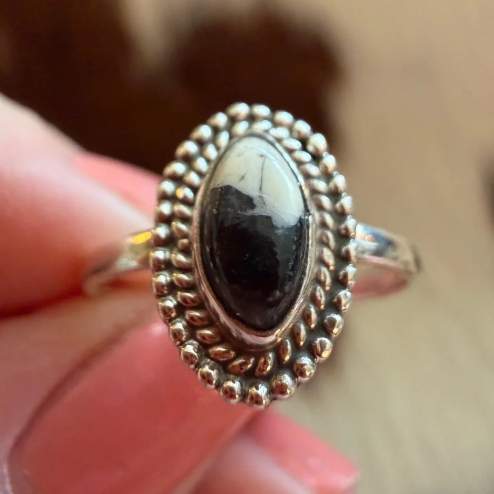 ❤️ White Buffalo Turquoise Oval Sterling Ring Size 7.25 Decorative Navajo Style
